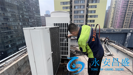 中央空調霉味源頭破解 4步清洗過濾網降低能耗20%實測