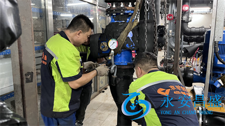 中央空調室內機故障維修全攻略 制冷制熱差滴水處理方案